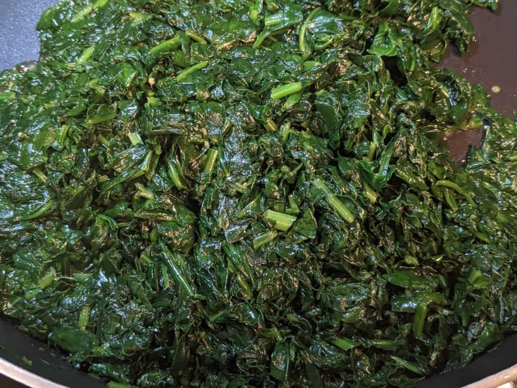 Cooked spinach in pan